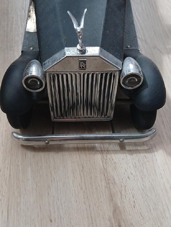 Vintage Rolls Royce Decanter Shot Glasses With Music Box  Vintage Rolls Royce Shaped Decanter / Music Box.